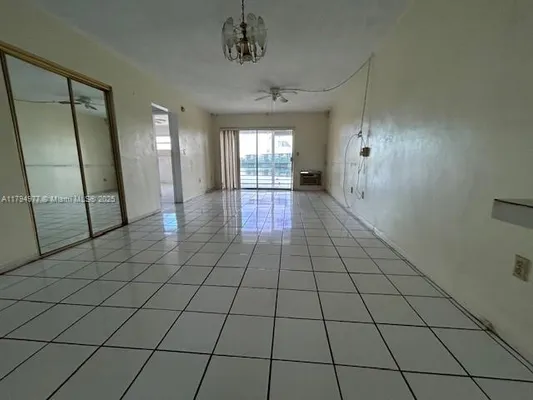 Property Slideshow image 2 of 10 | 285 ne 191st st 2923, Miami, FL, 33179