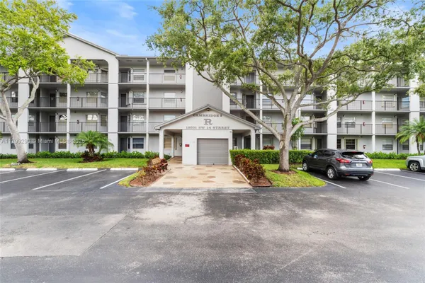 Property Slideshow image 3 of 28 | 12501 sw 14th st apt 108r, Pembroke Pines, FL, 33027