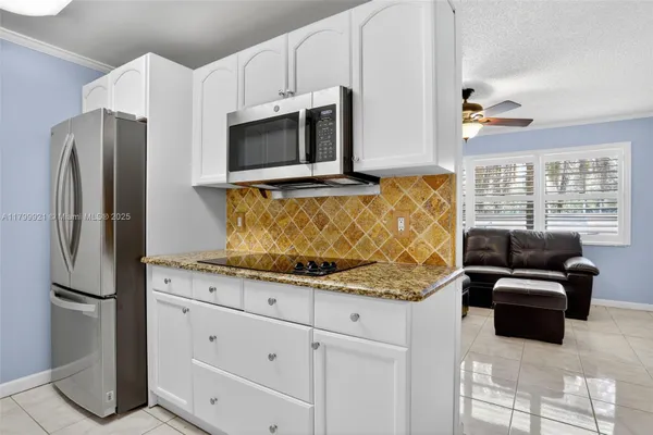 Property Slideshow image 3 of 56 | 2405 antigua cir e1, Coconut Creek, FL, 33066