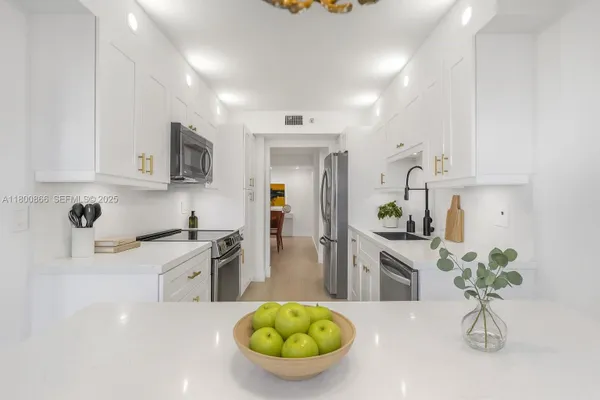 Property Slideshow image 2 of 58 | 1201 s ocean dr 404n, Hollywood, FL, 33019