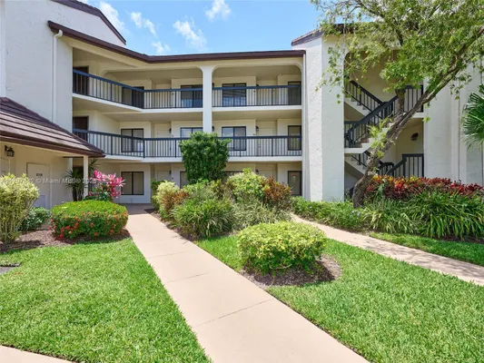Property Slideshow image 3 of 76 | 5380 cedar lake dr 204, Boynton Beach, FL, 33437