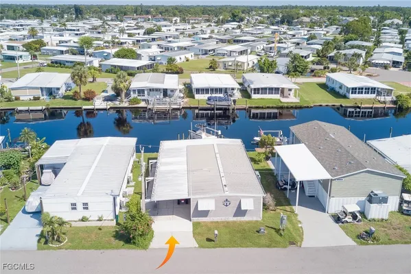 Property Slideshow image 2 of 29 | 5509 sir walter way, North Fort Myers, FL, 33917