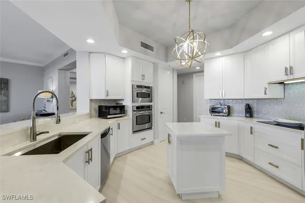 Property Slideshow image 3 of 43 | 24011 via castella dr 2102, Bonita Springs, FL, 34134