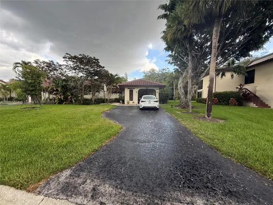 Property Slideshow image 2 of 34 | 21720 arriba real # 37-b, Boca Raton, FL, 33433