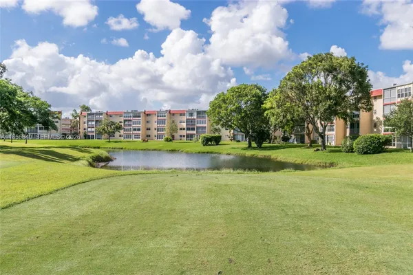 Property Slideshow image 3 of 24 | 1040 country club dr 309, Margate, FL, 33063