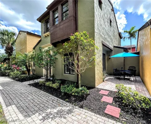 Property Slideshow image 2 of 25 | 9137 chula vista st 12602, Naples, FL, 34113