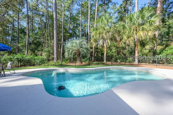 Property Slideshow image 2 of 47 | 20 edgewood dr, Hilton Head Island, SC, 29926