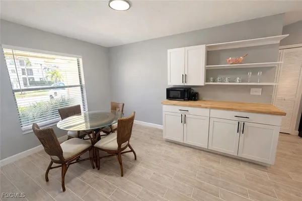 Property Slideshow image 2 of 25 | 11091 caravel cir, Fort Myers, FL, 33908