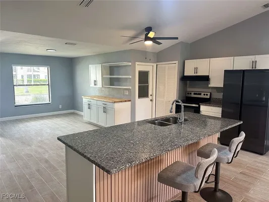 Property Slideshow image 2 of 28 | 11091 caravel cir, Fort Myers, FL, 33908