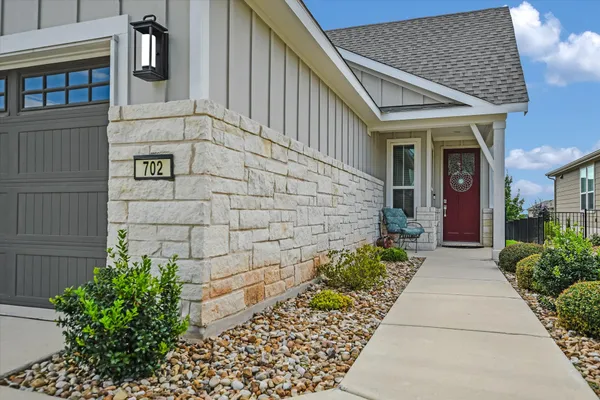 Property Slideshow image 3 of 20 | 702 kitty hawk rd, Georgetown, TX, 78633