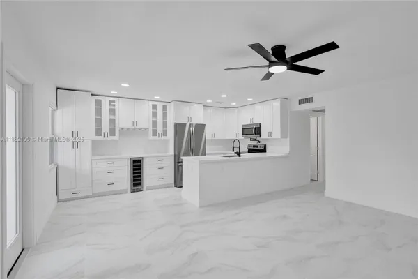 Property Slideshow image 3 of 39 | 67 newport d # 67, Deerfield Beach, FL, 33442