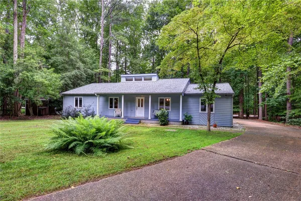 Property Slideshow image 3 of 28 | 105 daingerfield rd, Williamsburg, VA, 23185