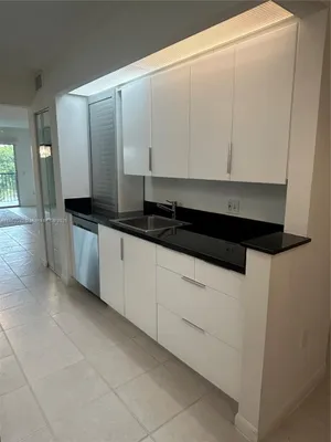 Property Slideshow image 2 of 11 | 901 sw 141st ave 409m, Pembroke Pines, FL, 33027