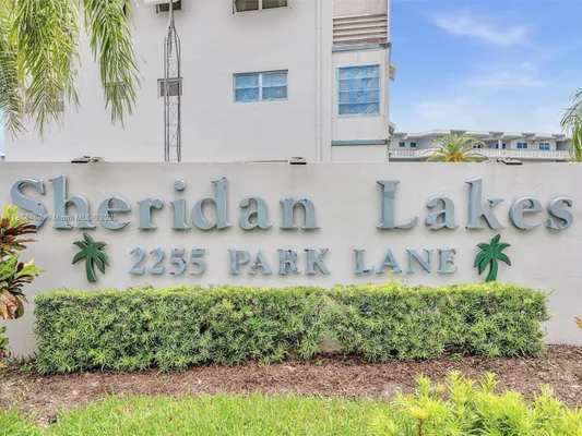 Property Slideshow image 3 of 50 | 2300 park ln apt 105, Hollywood, FL, 33021