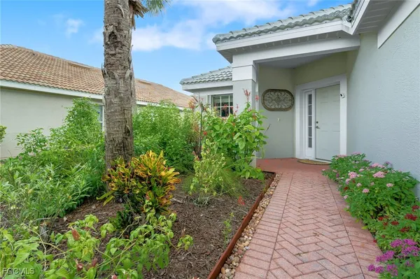 Property Slideshow image 3 of 43 | 10055 oakhurst way, Fort Myers, FL, 33913