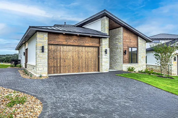 Property Slideshow image 2 of 39 | 101 manciano dr, Horseshoe Bay, TX, 78657