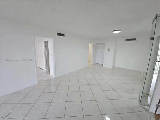 Property Slideshow image 3 of 22 | 20500 w country club dr apt 614, Aventura, FL, 33180