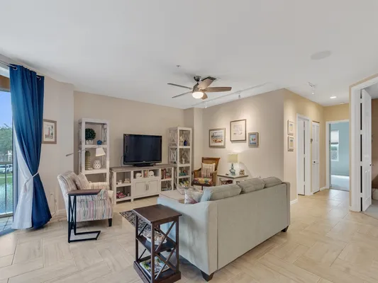 Property Slideshow image 3 of 32 | 5020 fairways cir j206, Vero Beach, FL, 32967
