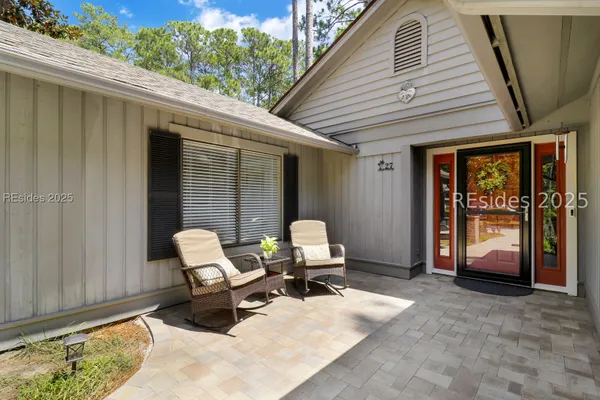 Property Slideshow image 3 of 25 | 27 arrow wood rd, Hilton Head Island, SC, 29926