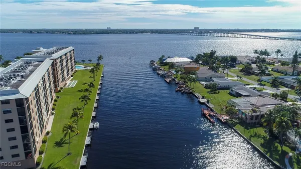 Property Slideshow image 2 of 29 | 4260 se 20th pl 404, Cape Coral, FL, 33904