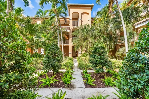 Property Slideshow image 2 of 36 | 5020 fairways cir apt j101, Vero Beach, FL, 32967