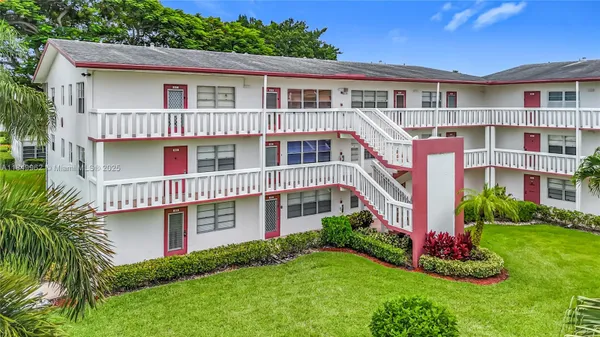 Property Slideshow image 3 of 41 | 618 fanshaw o # 618, Boca Raton, FL, 33434