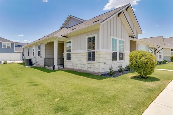 Property Slideshow image 3 of 23 | 128 stewart dr unit 101, San Marcos, TX, 78666