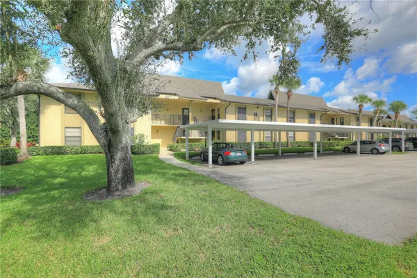 Property Slideshow image 3 of 36 | 14 plantation dr apt 103, Vero Beach, FL, 32966