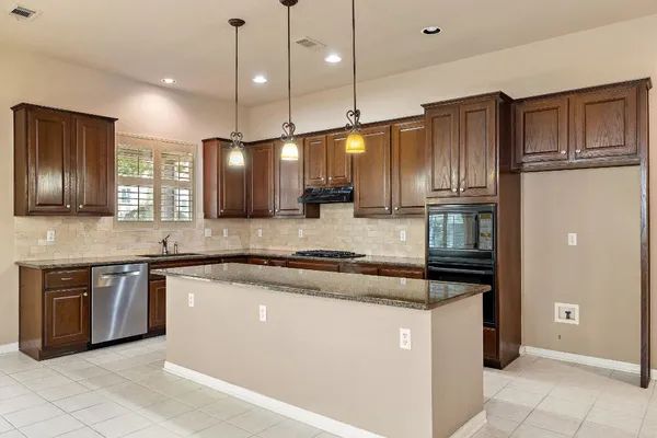 Property Slideshow image 3 of 29 | 196 whispering wind dr, Georgetown, TX, 78633