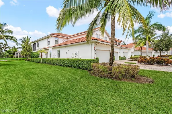 Property Slideshow image 2 of 29 | 3163 serena ln apt 101, Naples, FL, 34114