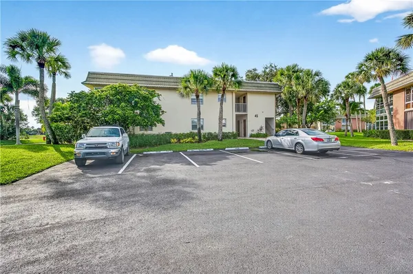 Property Slideshow image 2 of 32 | 45 vista gardens trl 202, Vero Beach, FL, 32962