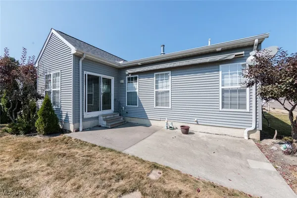 Property Slideshow image 2 of 50 | 4887 meadow lark dr, Lorain, OH, 44053