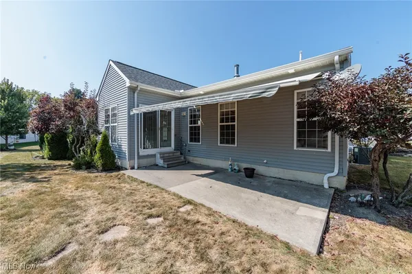 Property Slideshow image 2 of 50 | 4887 meadow lark dr, Lorain, OH, 44053