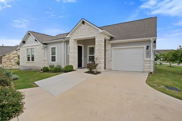 Property Slideshow image 2 of 35 | 130 ace ln # 101, San Marcos, TX, 78666