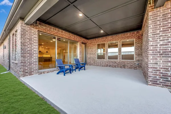 Property Slideshow image 2 of 39 | 2085 pine grove ln, Arlington, TX, 76005