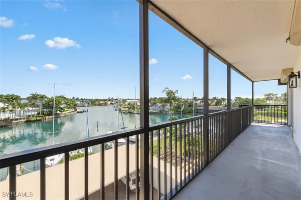 Property Slideshow image 2 of 29 | 2170 gulf shore blvd 44e, Naples, FL, 34102