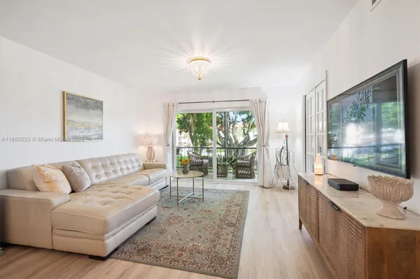 Property Slideshow image 3 of 27 | 611 s hollybrook dr apt 205, Pembroke Pines, FL, 33025