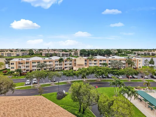 Property Slideshow image 3 of 28 | 7320 n devon dr 101, Tamarac, FL, 33321