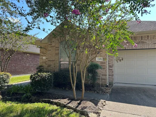 Property Slideshow image 3 of 31 | 1306 modena dr, Pearland, TX, 77581