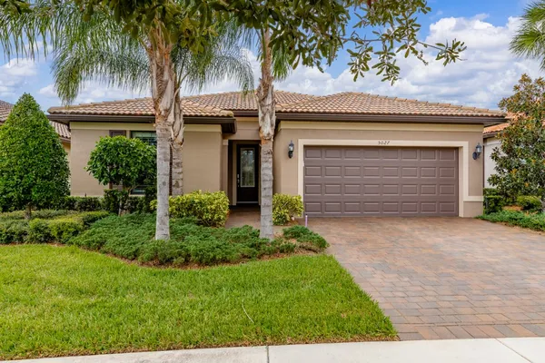 Property Slideshow image 2 of 36 | 5027 monroe cir, Vero Beach, FL, 32967
