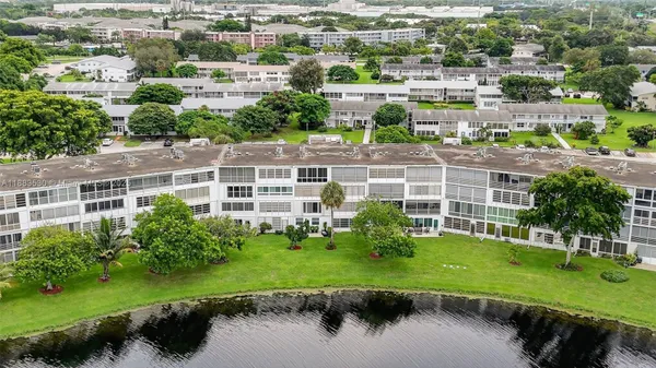 Property Slideshow image 2 of 58 | 2009 farnham n # 2009, Deerfield Beach, FL, 33442