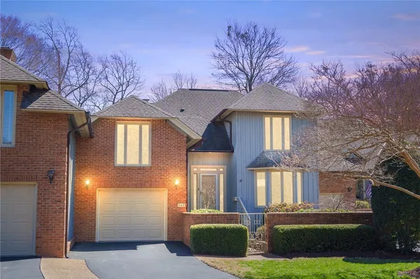 Property Slideshow image 3 of 50 | 203 warehams pt, Williamsburg, VA, 23185