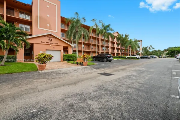 Property Slideshow image 2 of 25 | 701 sw 142nd ave 110s, Pembroke Pines, FL, 33027