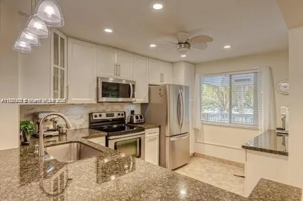 Property Slideshow image 2 of 35 | 3772 inverrary blvd 201, Lauderhill, FL, 33319