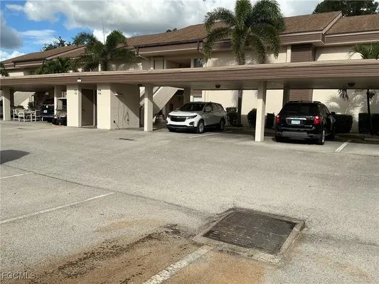 Property Slideshow image 2 of 25 | 5650 trailwinds dr 124, Fort Myers, FL, 33907