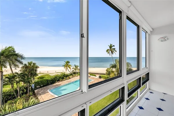Property Slideshow image 2 of 25 | 2121 gulf shore blvd 305, Naples, FL, 34102