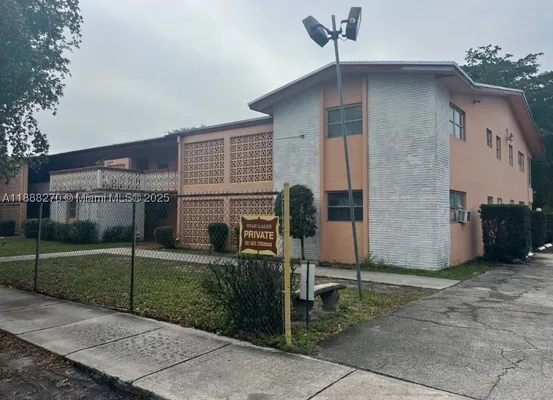 Property Slideshow image 2 of 17 | 19080 ne 3rd ct 312, Miami, FL, 33179