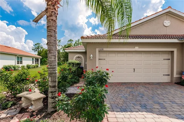 Property Slideshow image 3 of 49 | 15228 ligustrum ln, Alva, FL, 33920