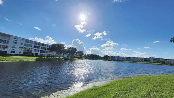 Property Slideshow image 2 of 33 | 2079 harwood f 2079, Deerfield Beach, FL, 33442