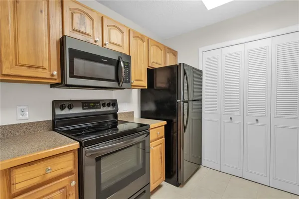 Property Slideshow image 2 of 36 | 33 plantation dr apt 201, Vero Beach, FL, 32966